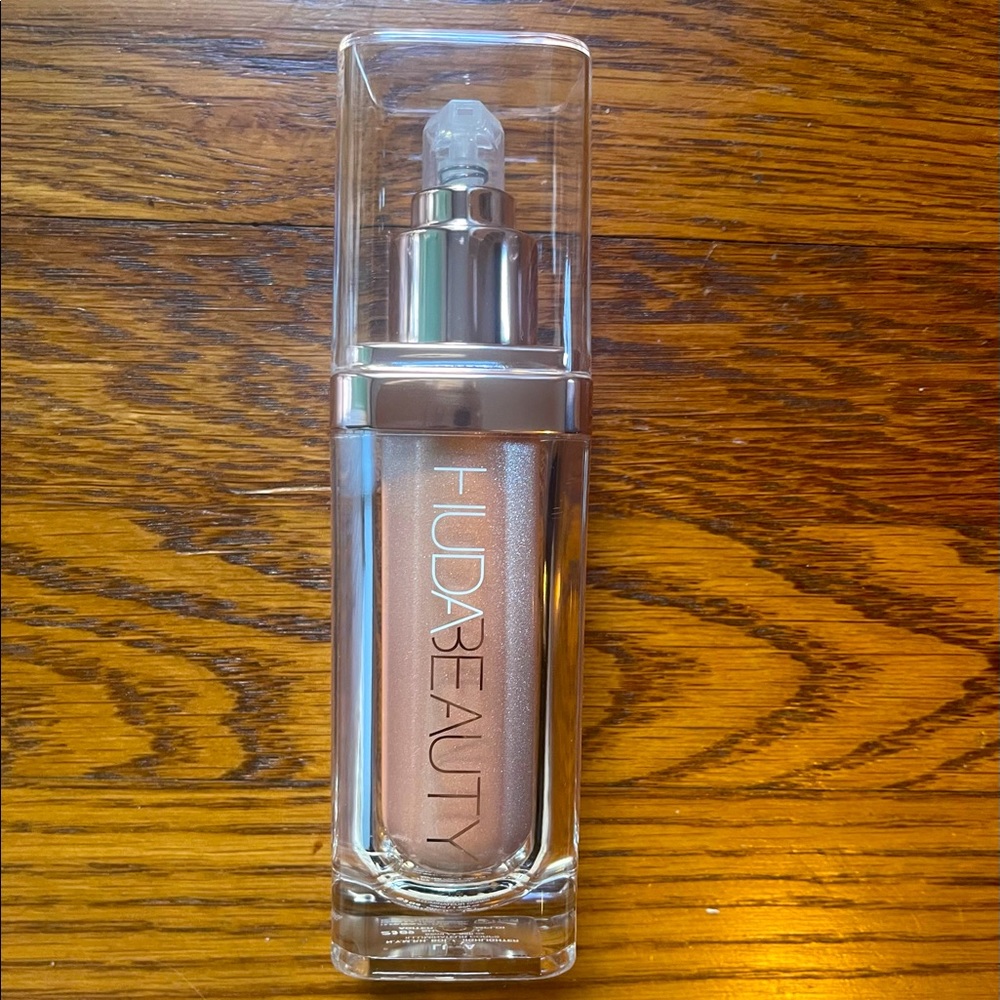 HUDABEAUTY N.Y.M.P.H. All over body highlighter in Luna. New in box, unused